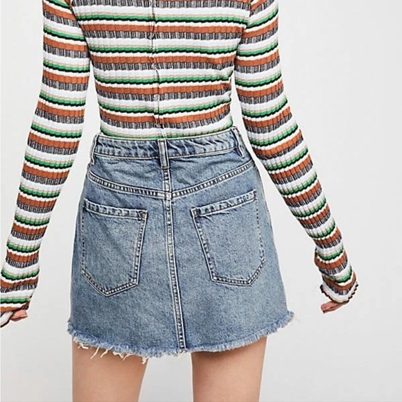 We The Free by Free People women’s size 26 Zip It Up mini denim skirt blue denim - Picture 2 of 9